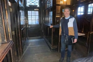 London: Charles Dickens Walking Tour for Small Groups