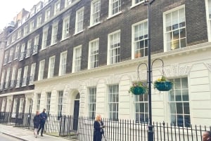 London: Charles Dickens Walking Tour for Small Groups