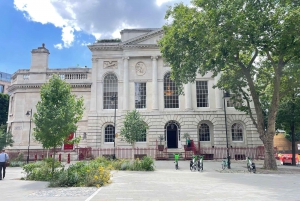 London: Charles Dickens Walking Tour for Small Groups