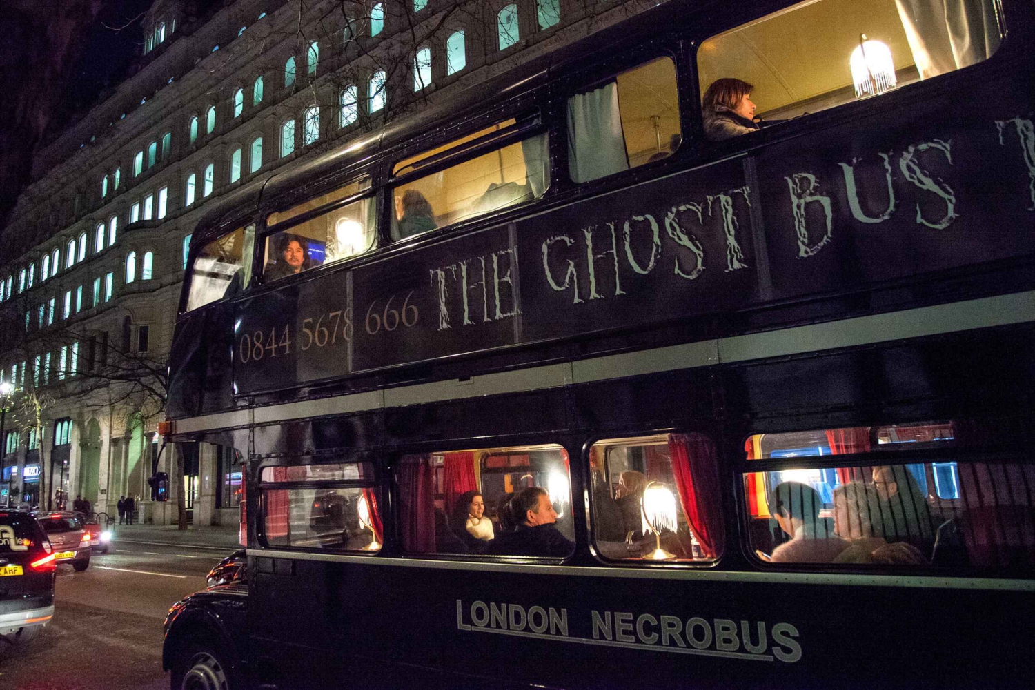 Londres : Visite sur les fantômes en bus, comédie et horreur