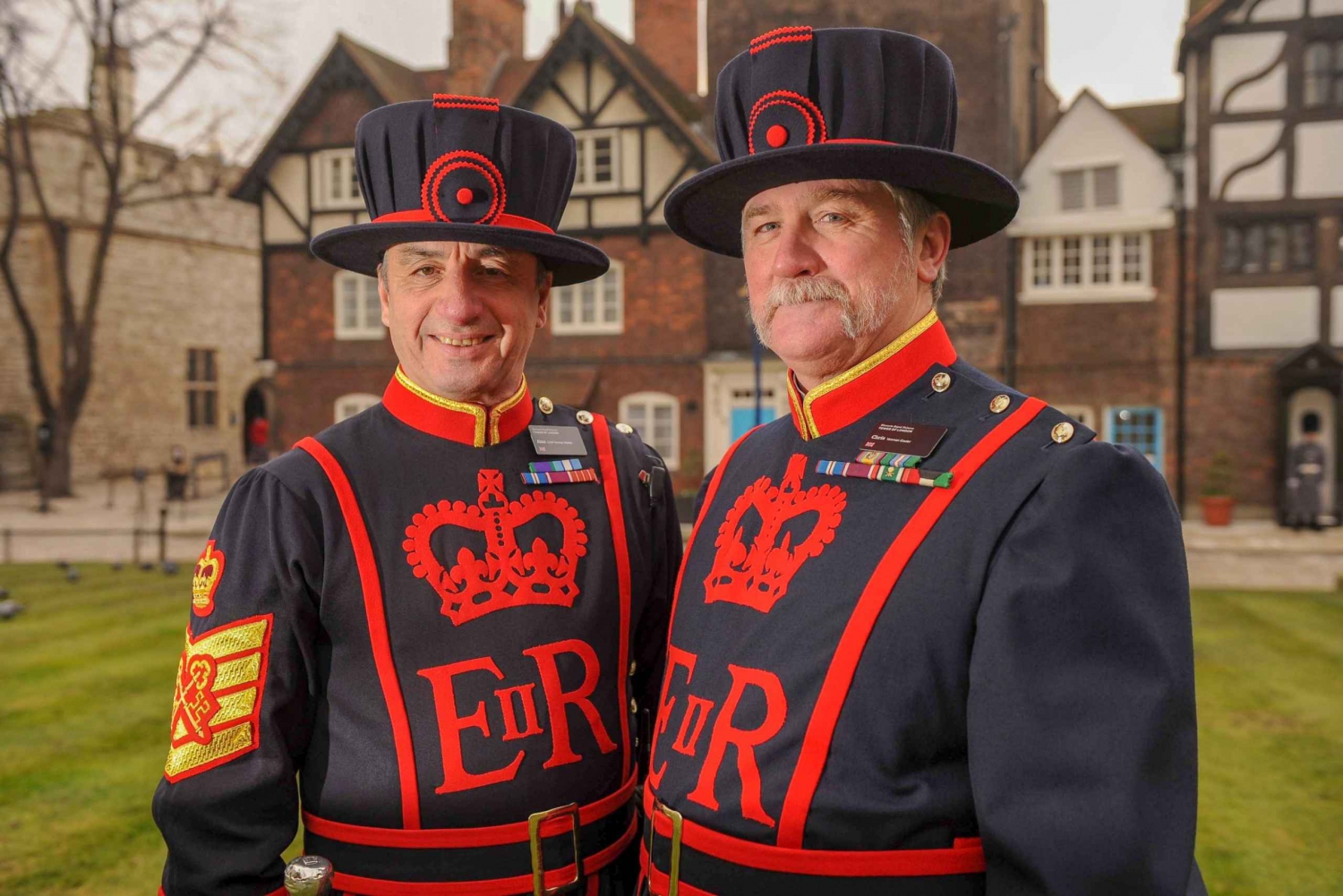 Йомен. Beefeaters Guard the Tower of London. Стражи Тауэр. Yeoman Warders. Йомены в Англии.