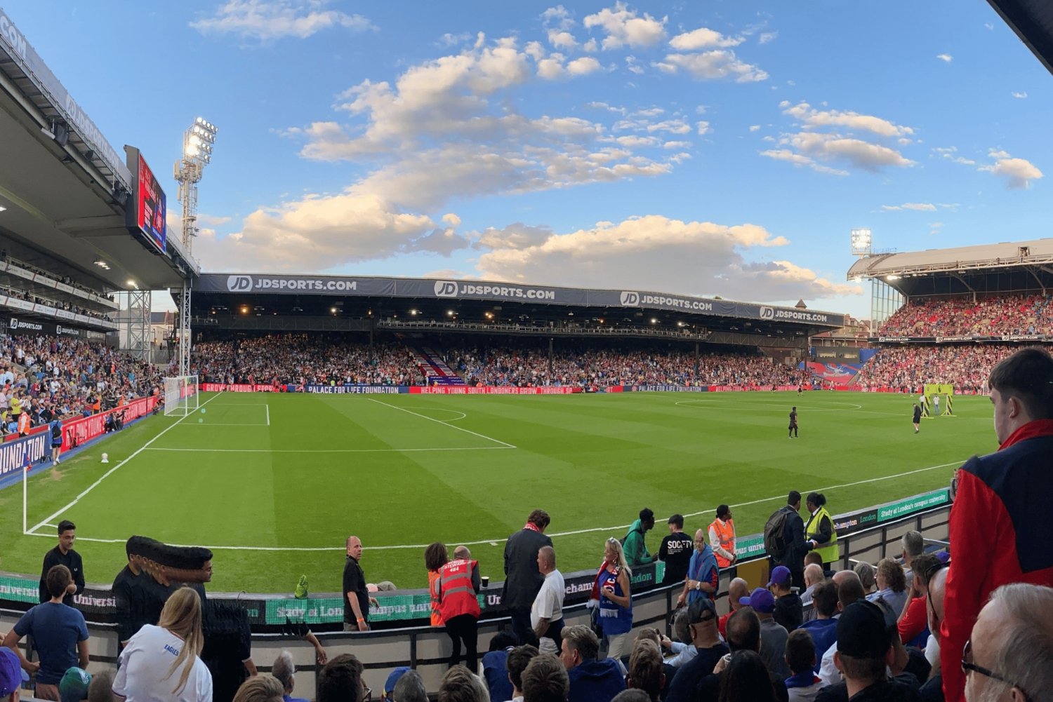 London: Crystal Palace-fotbollsmatch på Selhurst Park