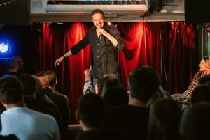 Londen: Duistere komedie op Iconische Battersea Schuit