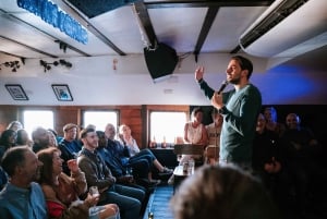 London: Mörk komedi på ikoniska Battersea Barge