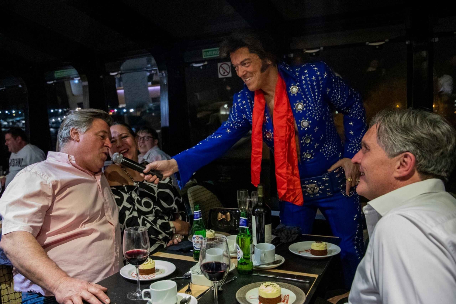 London: Dinner-Kreuzfahrt mit Elvis-Tribut auf der Themse