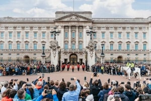 Lontoo: Koe vartijan vaihtuminen
