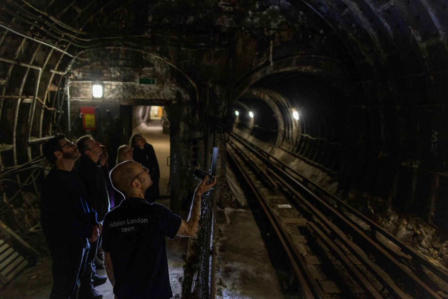 Londres: Recorrido oculto en metro por los andenes secretos de Holborn