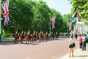 London: Golden Tours Open-Top Hop-on Hop-off Sightseeing Bus