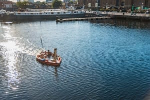 Londres: crucero histórico guiado por Docklands en barco con bañera de hidromasaje