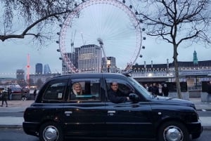 Lontoo: James Bondin kuvauspaikkojen kiertoajelu mustalla taksilla.
