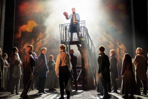 London: Les Misérables und 3-Gänge-Menü & Schaumwein