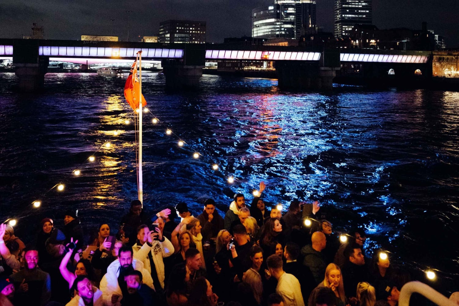 Londra: festa di Capodanno in barca con vista sui fuochi d'artificio