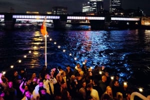 Londra: festa di Capodanno in barca con vista sui fuochi d'artificio