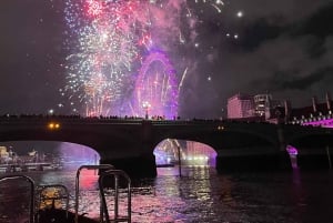 ロンドン：2025年大晦日 - ドリンク付き花火リバークルーズ
