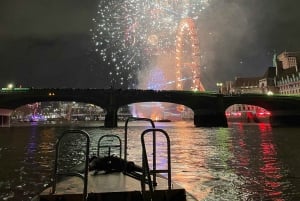 ロンドン：2025年大晦日 - ドリンク付き花火リバークルーズ