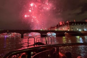 ロンドン：2025年大晦日 - ドリンク付き花火リバークルーズ