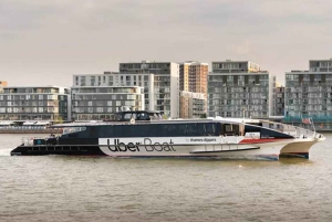 London: Nytårsaftensfyrværkeri på Themsen ombord på Cyclone Clipper