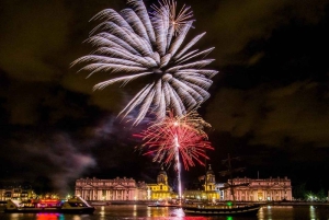London: Nytårsaftensfyrværkeri på Themsen ombord på Cyclone Clipper