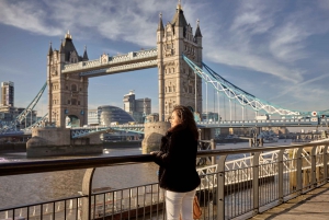 London: Private 30-Minute Photo Shoot at Tower Bridge