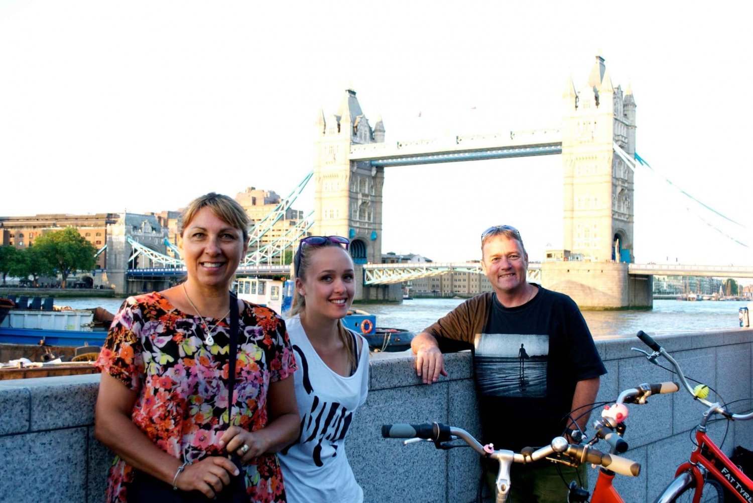 London Package: Royal Bike Tour with River Thames Cruise