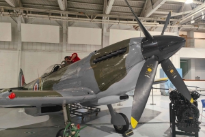 London Royal Air Force (RAF) Aircraft Museum mit dem Auto