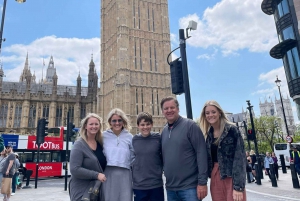 Londres : Visite à pied de la famille royale et de la relève de la garde