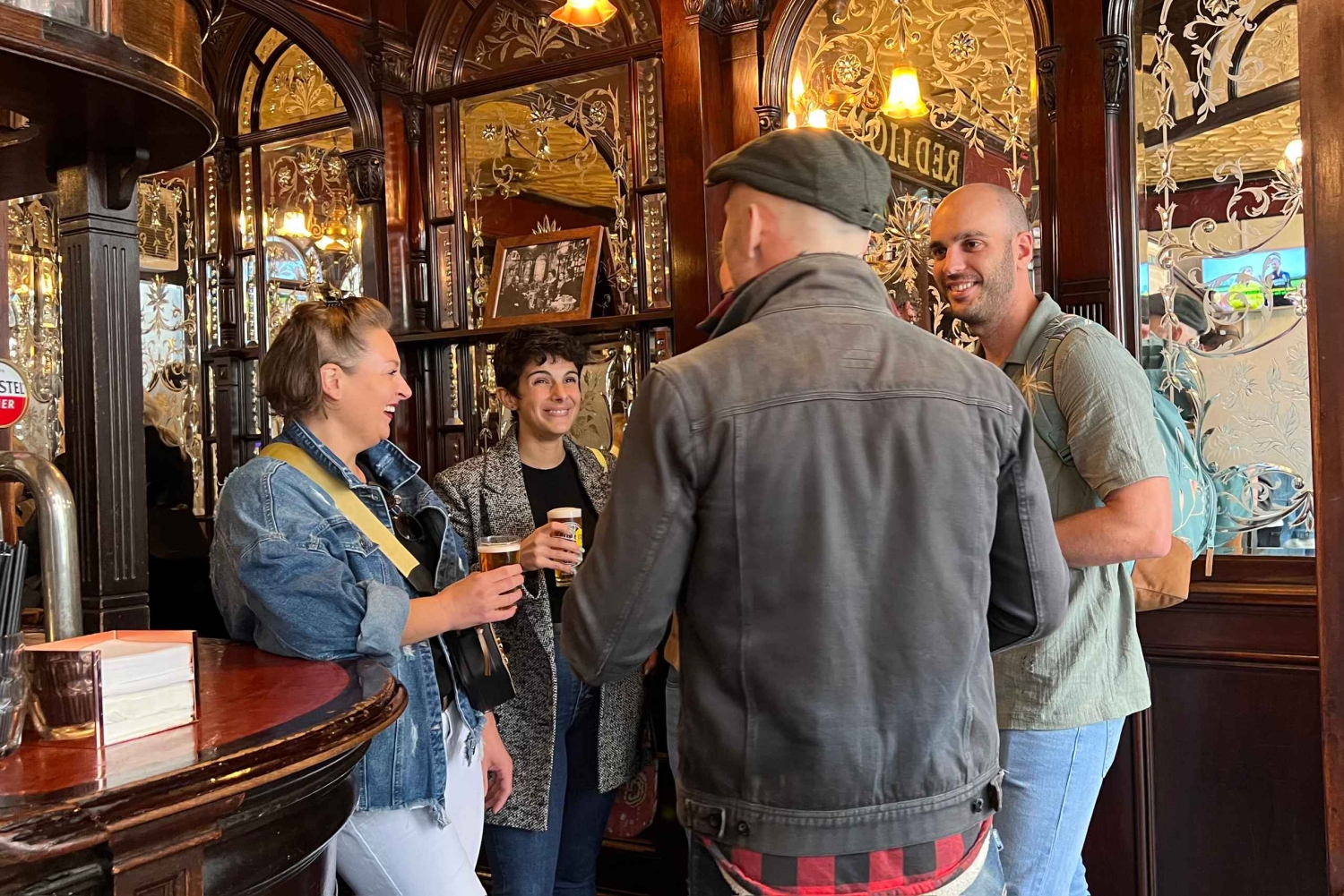 London: Royal Historic Pubs Walking Tour
