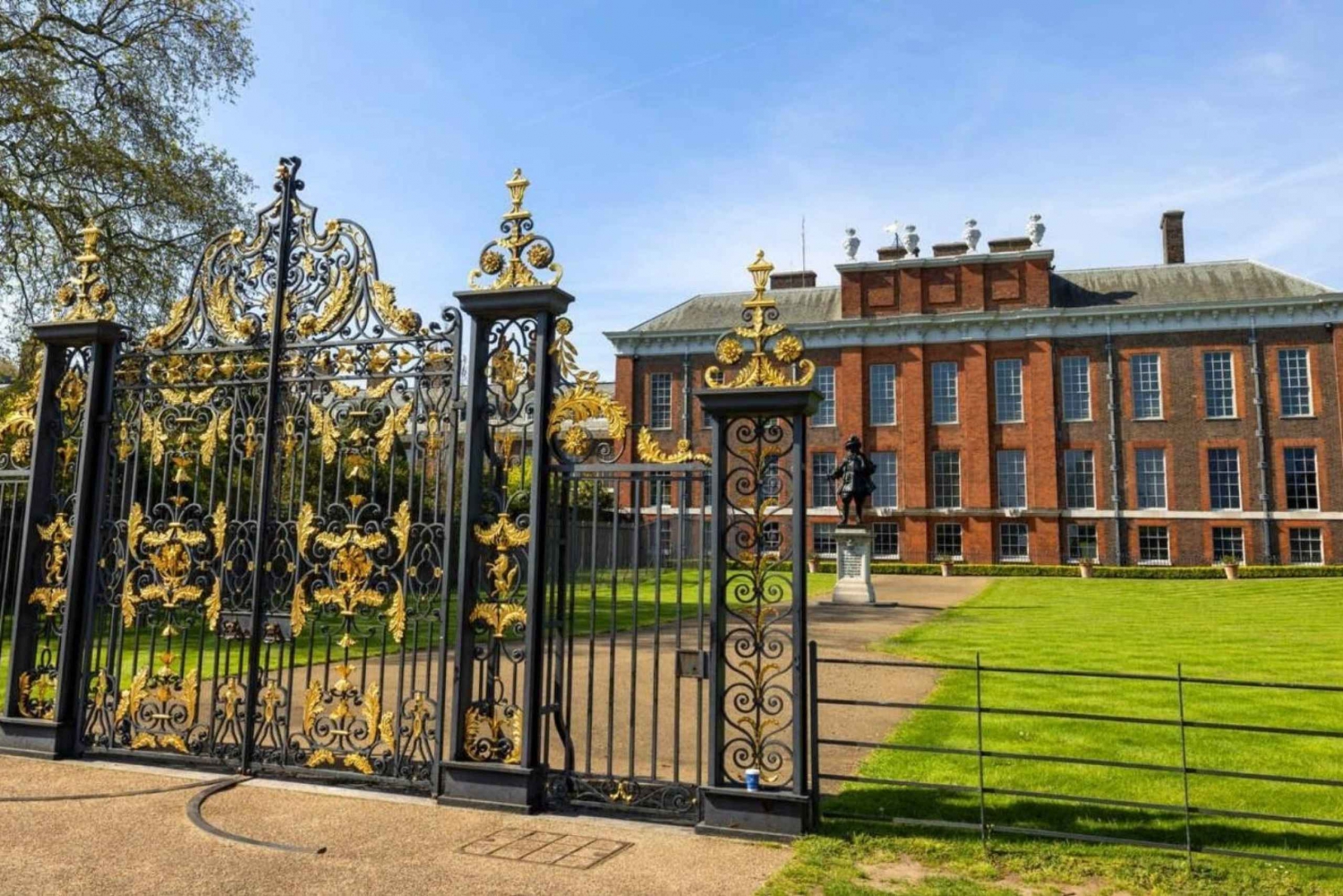 London Royal Kensington Guided Walking Tour in London