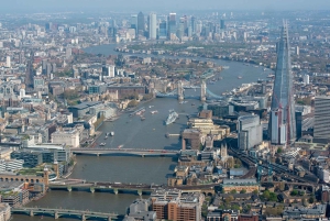 London Sightseeing Flight for 2 with Champagne 35 minutes
