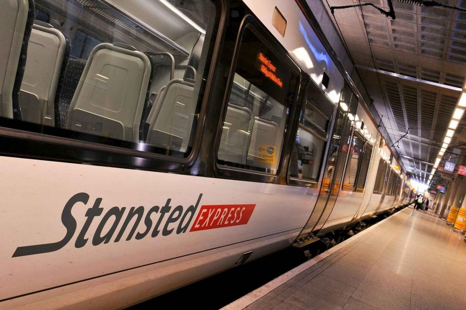 Londen: Stansted Express Airport Transfer van/naar Stratford