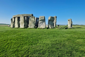 London: Stonehenge and Woodhenge Private Black Cab Tour
