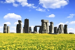 London: Stonehenge, Bath, Windsor, and Roman Baths Day Tour