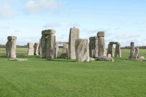London: Stonehenge, Bath, Windsor, and Roman Baths Day Tour