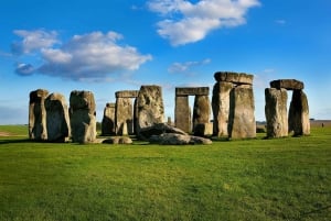 London: Stonehenge, Windsor Castle, Bath, Lacock & Pub Lunch