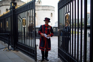 London: Omvisning og nøkkeloverrekkelse i Tower of London etter stengetid