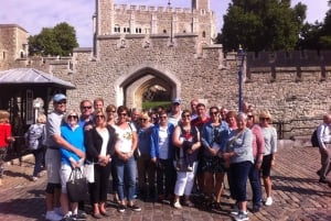 London: Tower of London and Crown Jewels Easy Access Tour