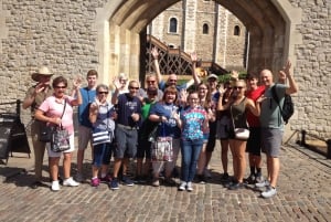 London: Tower of London and Crown Jewels Easy Access Tour