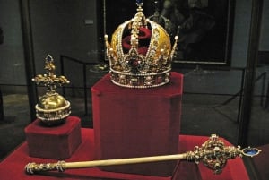 London: Tower of London and Crown Jewels Easy Access Tour