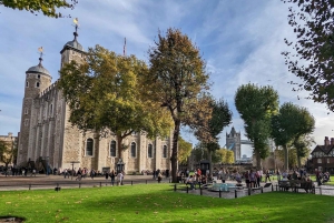 Londres : accueil du Beefeater à la tour de Londres et joyaux de la couronne