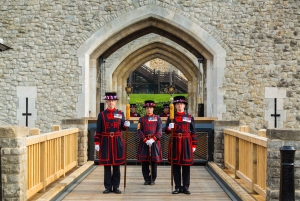 London: Tower of London Beefeater Velkommen og kronjuveler