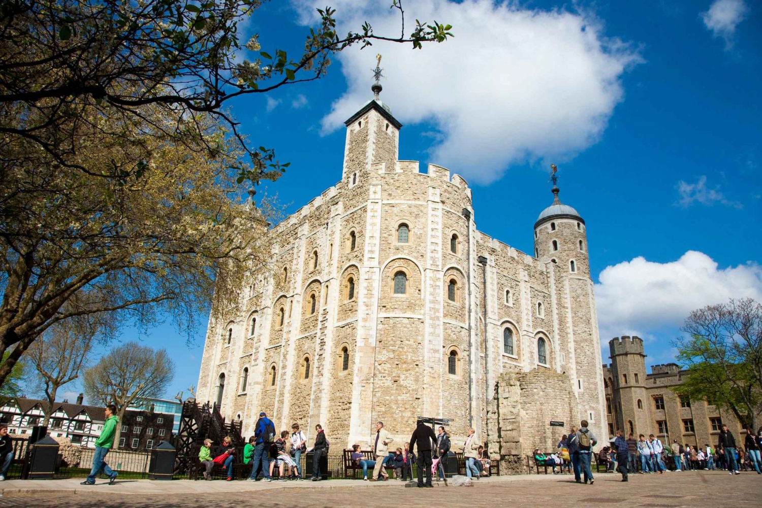 London: Tower of London, Hop-on, Hop-off buss och flodkryssning