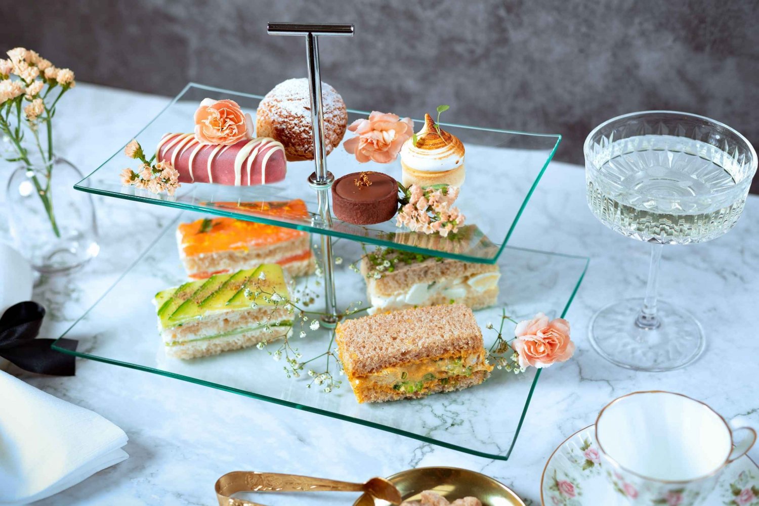 London: Traditional Afternoon Tea Tour in a Luxury Coach