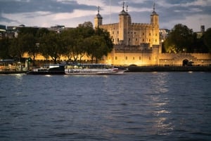 Lontoo: Thames Clippersin Uber-vene ja köysiradan lippu.