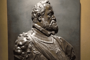 London: Victoria and Albert Private Tour with Expert Guide