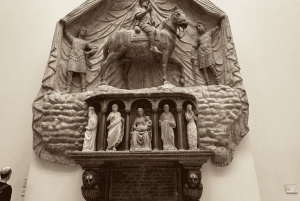 London: Victoria and Albert Private Tour with Expert Guide