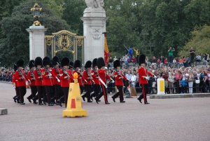 London: VIP Changing of the Guard and Hard Rock Cafe Tour