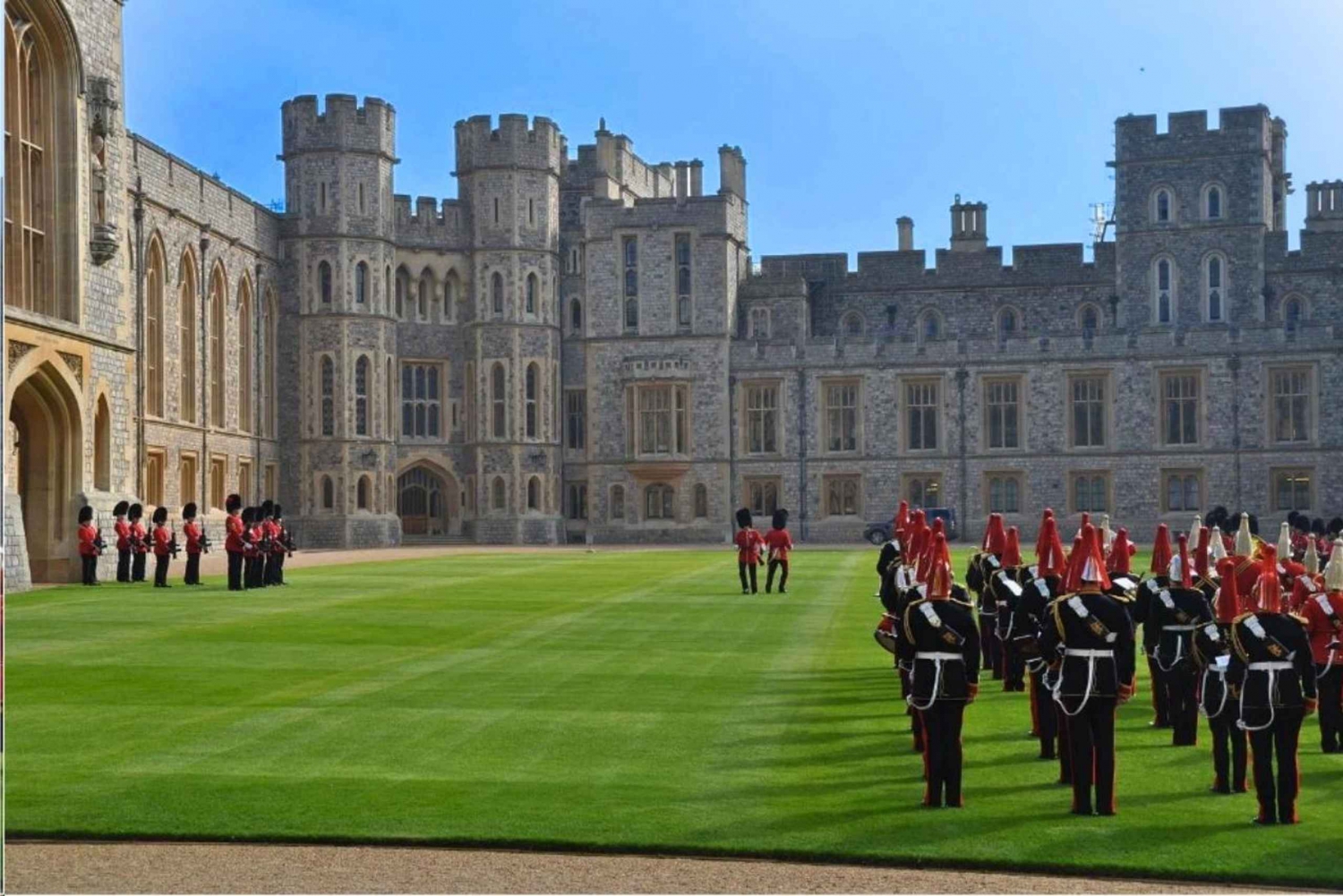 London: Windsor and Tower of London Tour with Entry Tickets