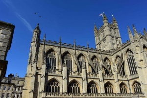 ロンドン:ウィンザー城、ストーンヘンジ、バース日帰りツアー(現地ガイド付き)