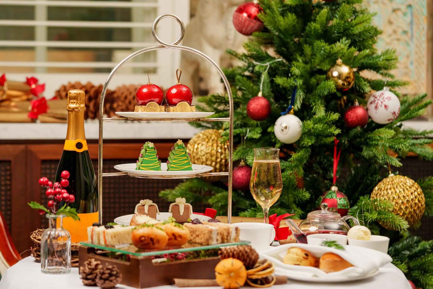 Thé de l'après-midi de luxe et visite en taxi des illuminations de Noël à Londres