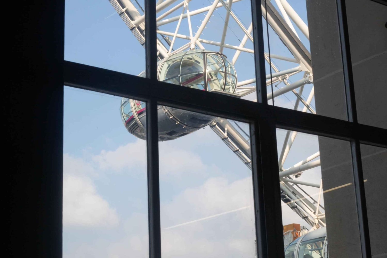 Sylwestrowe fajerwerki w County Hall przy London Eye